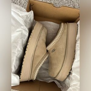 UGG TAZZ - Size 9 - Mustard Seed Color